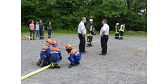 Entzünden des Johannifeuers (Foto: Karl-Franz Thiede)